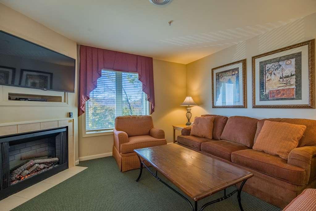 Vacation Village In The Berkshires Hancock Ruang foto Living room at the Grand Summit Hotel