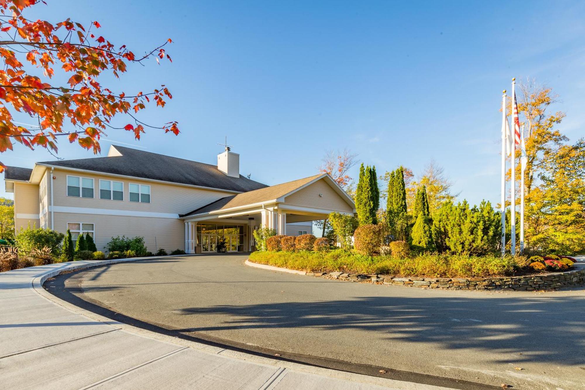 Vacation Village In The Berkshires Hancock Bagian luar foto The entrance to the Ramada Inn in 2014