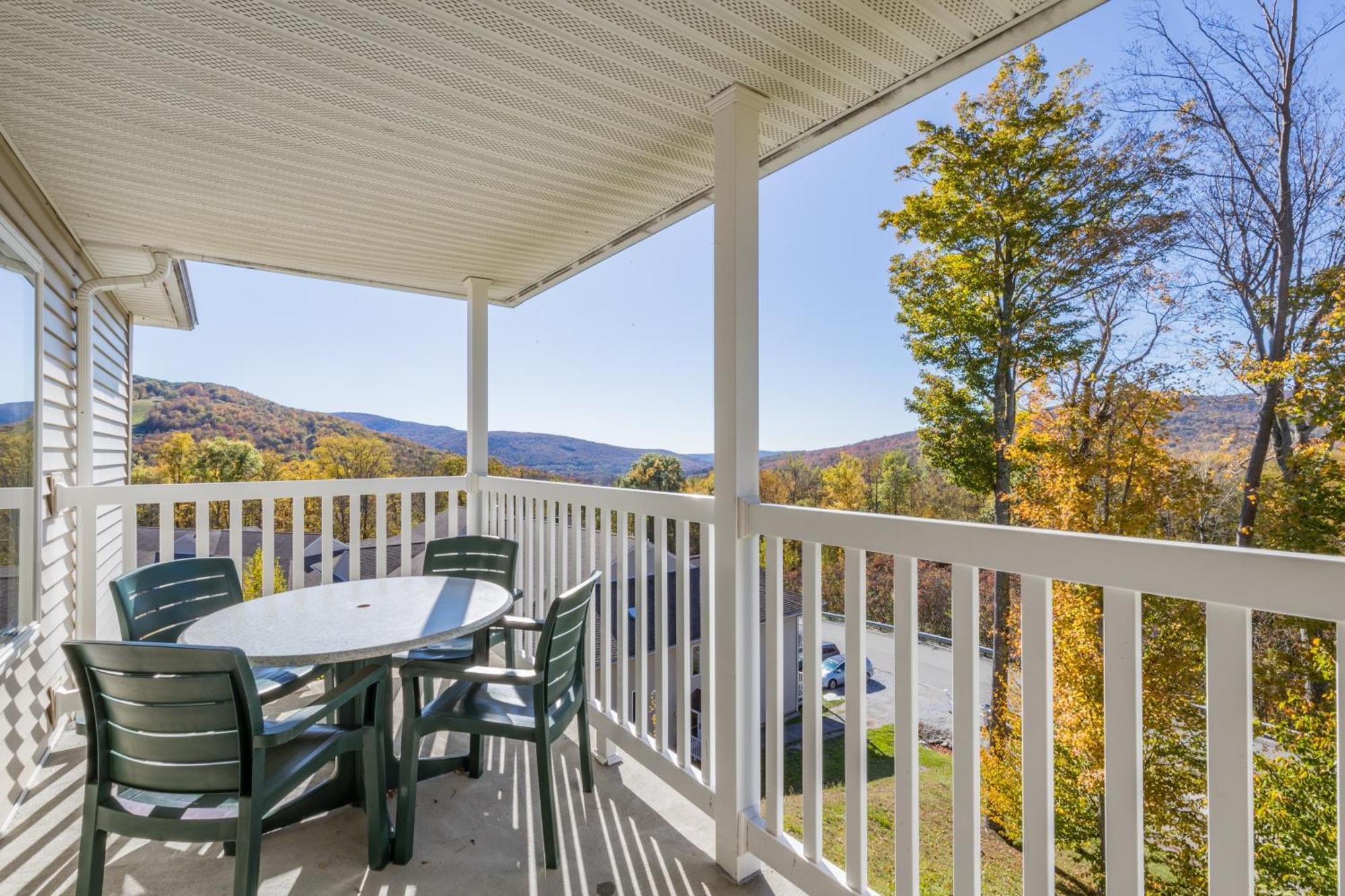 Vacation Village In The Berkshires Hancock Bagian luar foto A balcony at the Riverview Apartments