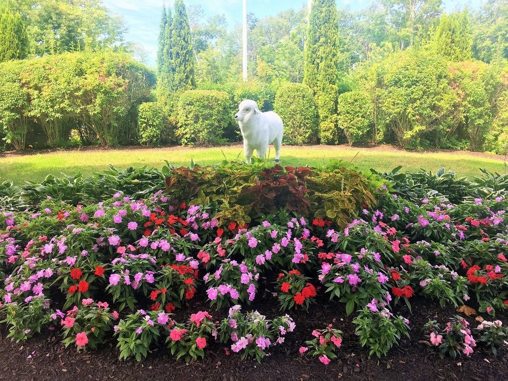 Vacation Village In The Berkshires Hancock Bagian luar foto The gardens at the center