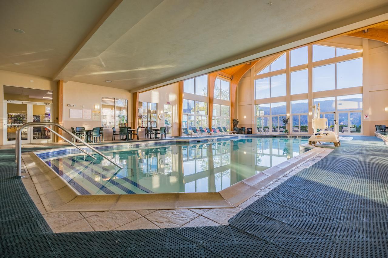 Vacation Village In The Berkshires Hancock Bagian luar foto The pool at the Hotel