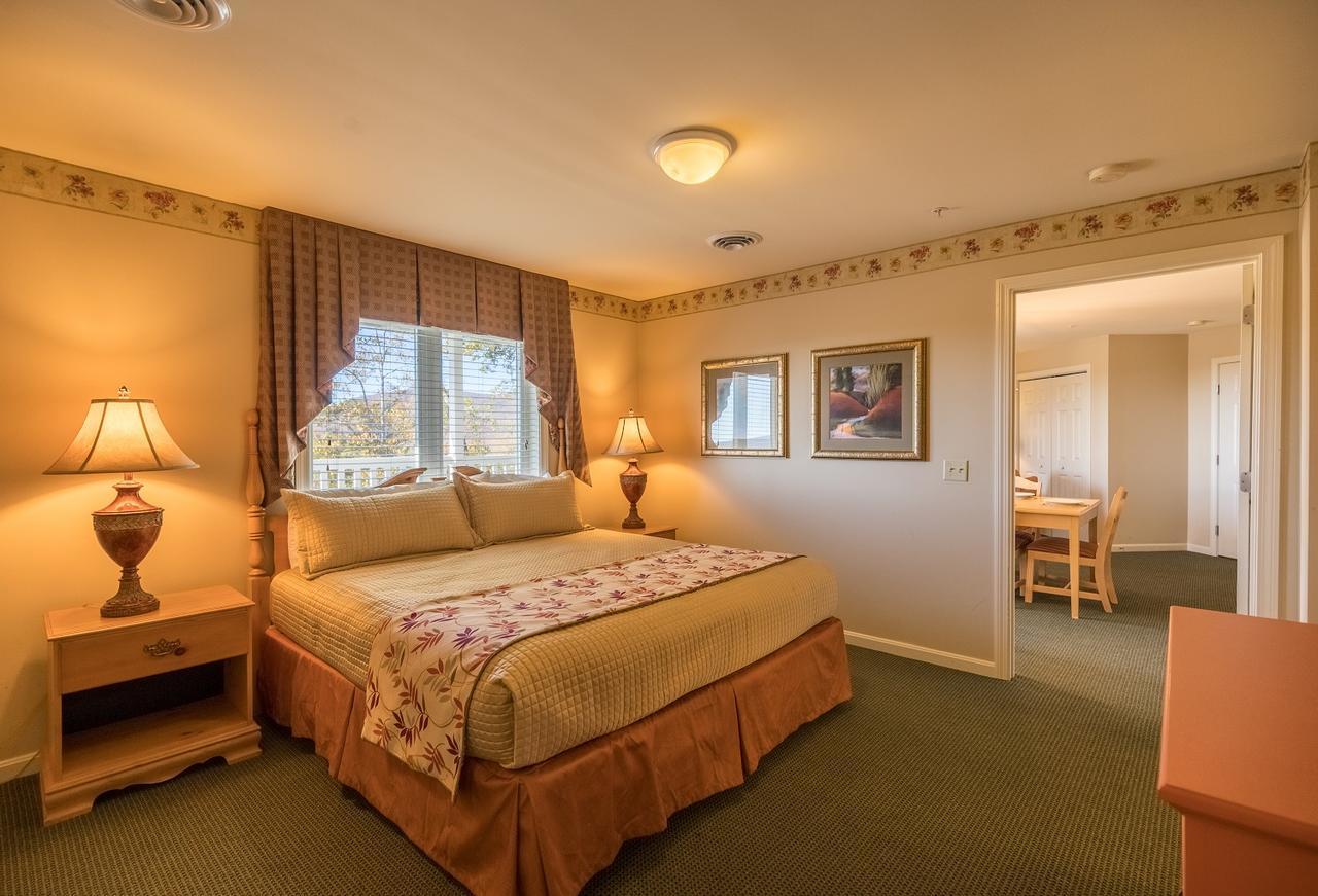 Vacation Village In The Berkshires Hancock Bagian luar foto A bedroom at the Grandview Lodge