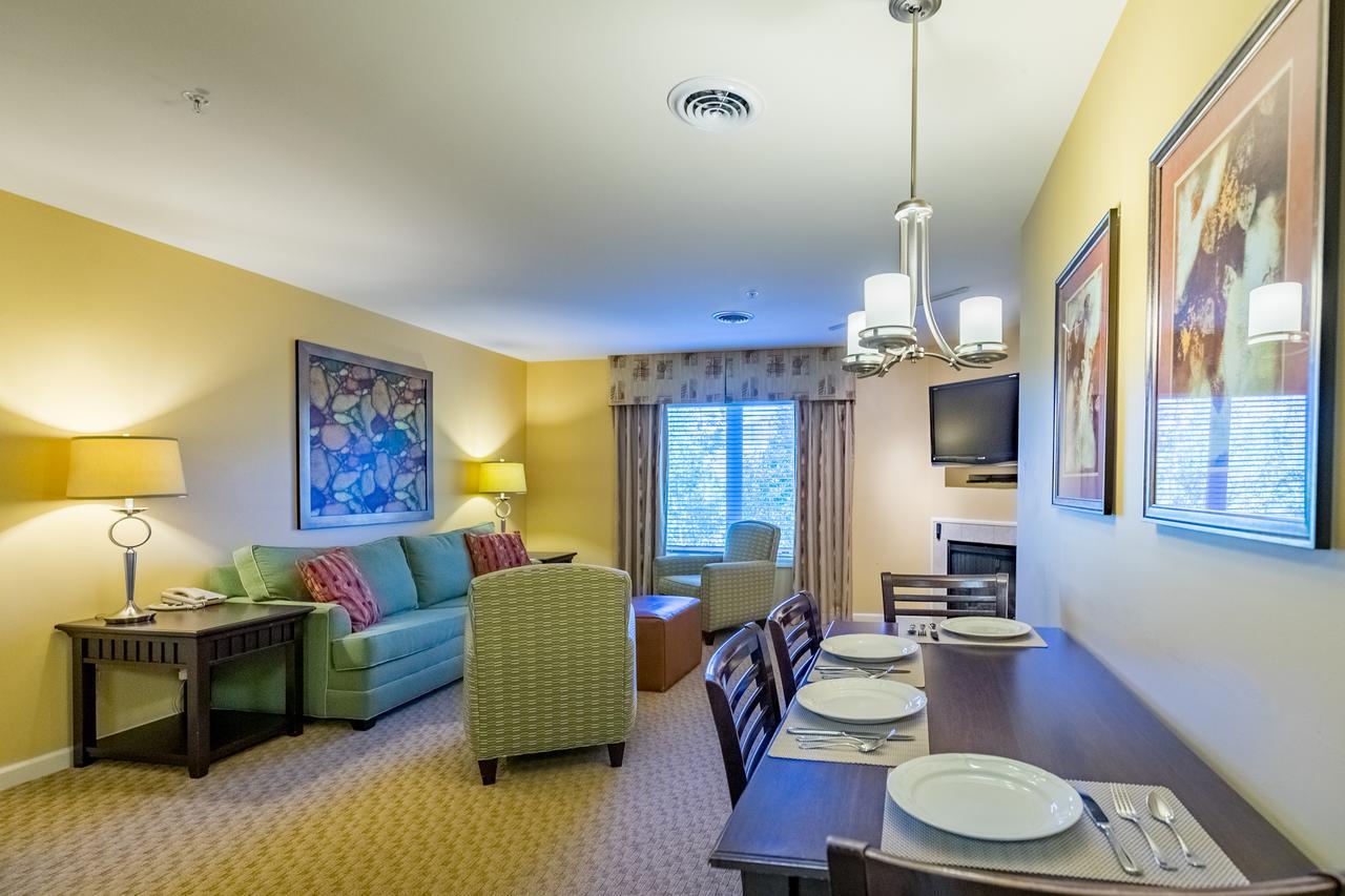 Vacation Village In The Berkshires Hancock Bagian luar foto Living room