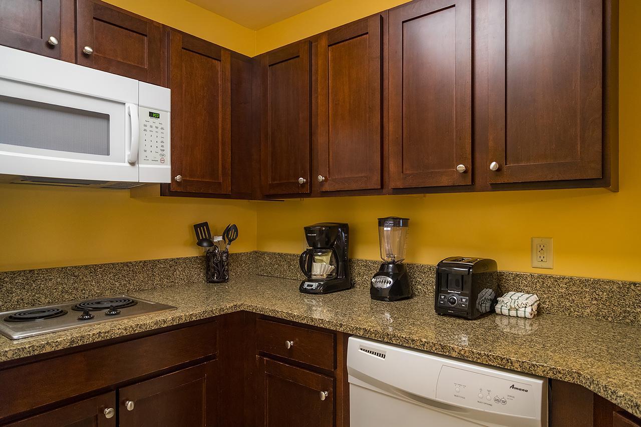 Vacation Village In The Berkshires Hancock Bagian luar foto A typical kitchen in a Marriott Vacation Club villa